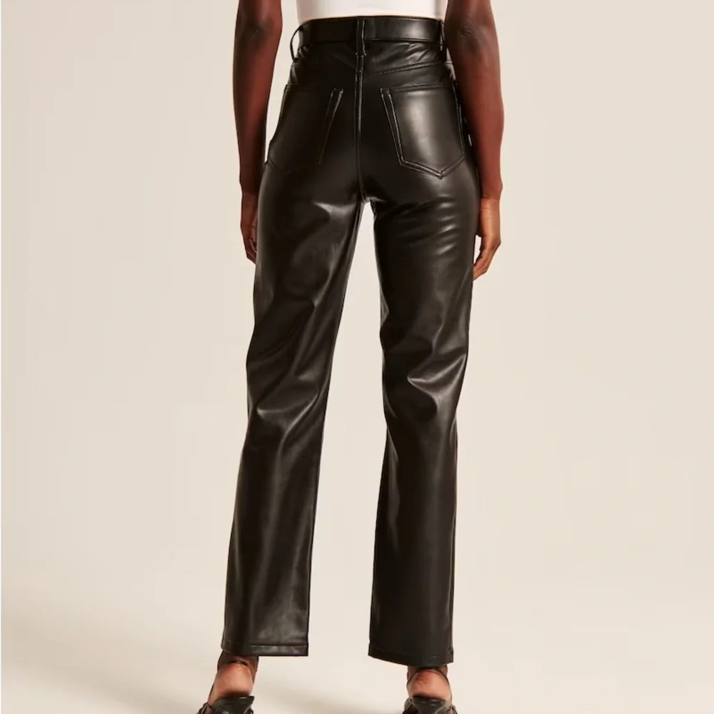 Vegan Leather 90s Straight Ultra High Rise Pant - Picture 5 of 8